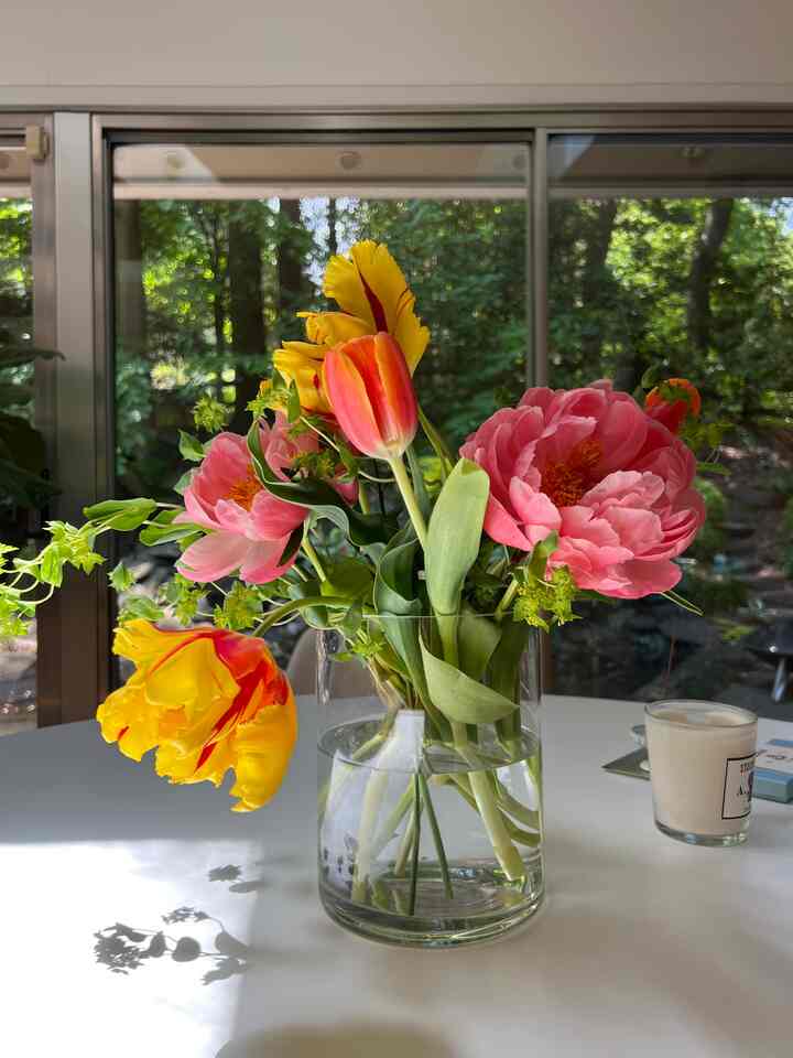 Peony & Tulip #flowerdecor
#onthetable #saarinentable #diningroomsyle #roomstyling