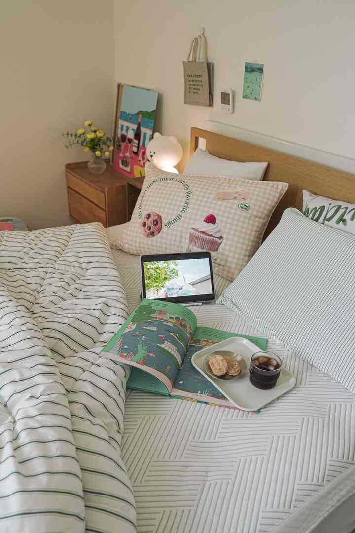 #自宅で一番忙しい 
自宅では、転がすだけでも一日がフィリリック！行くと思います:)
数日間のために毎日外で生活していたので家コックして過ごしたい一日、、、
久しぶりに一杯のコーヒーにダルタグリのデザート 
寝室で好きな音楽を聴きながらおっぱいタイムを持ってみましょう💛

＃コンスープの記録＃寝室のインテリア＃寝室の装飾＃緑のインテリア＃寝具のインテリア＃春の布団＃春の布団推奨 