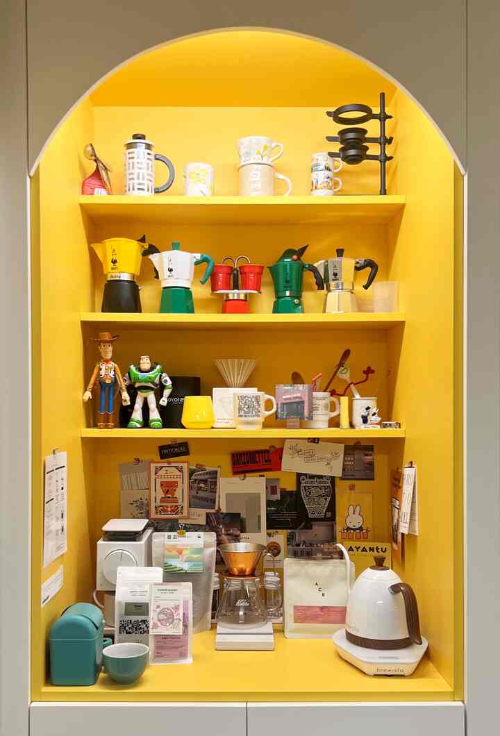 [Jacob's Home Cafe]
5月ホームカフェアップデート〜

イエローコーヒーバーで
今日もおいしいコーヒー1杯〜


＃ホームカフェ＃自宅で最も忙しい＃私たちの家フォトゾーン 
＃私たちの愛情のあるテム＃コーヒー＃コーヒーマシン＃エソジョン＃ブルーインゾーン 
#イエローコーヒーバー #イエローインテリア #イエローポイント 
＃今日の私たちの家＃仕事と仕事 