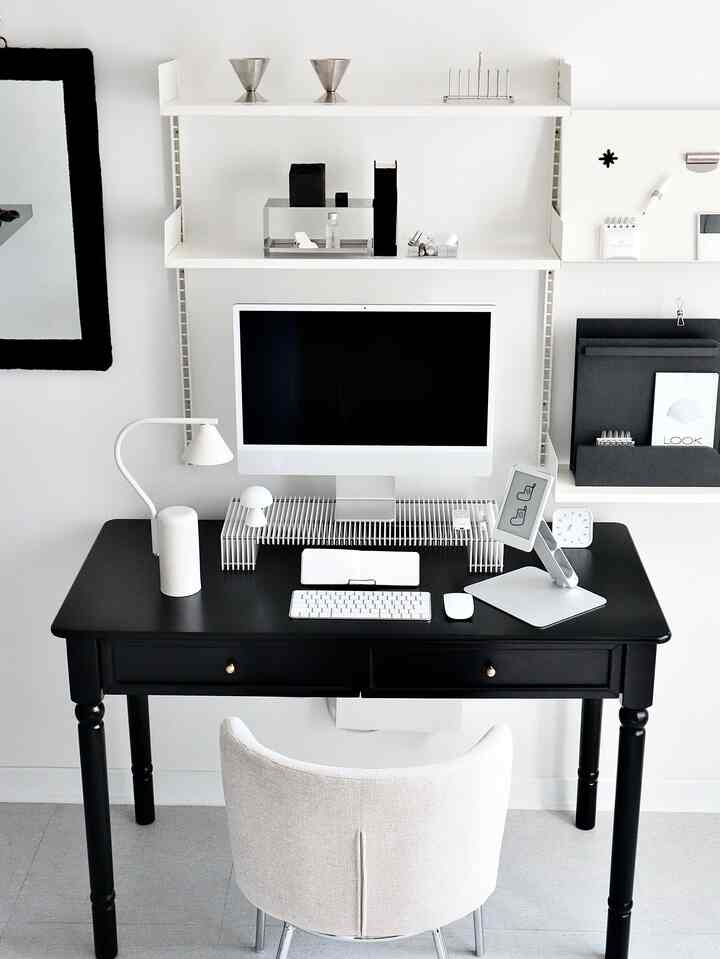 #広告⋅ ロンバスラップが今日の家最大のイベントである「バイナリーウィーク」に参加します🤍

思わず流れる一日一日を記録しておいていつでも開いてみたかったので、今年から10年日記を使い始めました✍🏻 10年間一日を1〜2列につけて積み重ねていく日記です📔ああ、受けてみるとかなり厚いんですよ。浮かび上がりに日記の席を設けたかったのですが、ちょうどバイナリショップでこの日記にぴったりの日記の家（？）を探したことがありますよね🔍

まさにロンバスラップのステンレス製デスクオーガナイザーです❕カロカンとセロカンが自然につながる感覚的なデザインです❕セロカンにダイアリーを差し込んだときにサイズがぴったりフィットして本当にスリッとした記憶が浮かびますよ🙈日記の他にも読んだ本、手軽に差し引くことができたのでよかったです❣️ カロカンは下のトレイを引くことができて、オーガナイザー空間をより広く、多様に使えましたよ🙌🏻 トレイには何も載せておらず、コーヒーを飲むときにチコスターとして使用したり、インセンスを吸う時ステンレス素材なので、手跡が目立つけど、とても重くて安定感があります𖤐 ロンバスラップ製品は初めてなのに、他の製品も気になるほど満足ですよ◡̉̈♡

過去のバイナリウィークの時、買い物かごに入れて悩んで逃した製品がいくつかあります⅏バイナリウィークの割引率があまりにも高いので、バイナリウィークが終わって物足りなさにどんどん考えが出ました。今回は後悔のないバイナリウィークを送りたいです🛒ˊ˗

⠀ ⠀ ⠀ 5. 12. mon - 5. 25. sun
14日間毎日オープンするワンデー超特価ディルと
昇るハイエンドブランド製品のセールを
今日の家のバイナリショップで会うことができます


今日の家