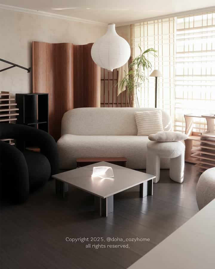 ＃私たちの家フォトゾーンの日差しが流れる午後、この場所ではすべてがしばらく止まりますか？

質感のあるオブジェたちと暖かい光、
そして静かな心まで包まれたこのゾーン
最近、我が家の一番好きな「一カット」です。

いつも同じですが、時間ごとに変わるムードを記録中です。
下院の後、かわいい邪魔者もこのフォトゾーンで 
一カットを記録します！

＃チャレンジ＃今日の家チャレンジ＃リビングインテリア＃ホームスタイリング
＃感性インテリア＃サンバーストレストラン＃ナチュラルムード＃ムード付きハウス
#ハウススターグラム #インテリアグラム #暖かい空間 #roominspo
#cozycorner #sunlitroom #warminterior #homedetail
#koreahome #homevibes #interiorphotography