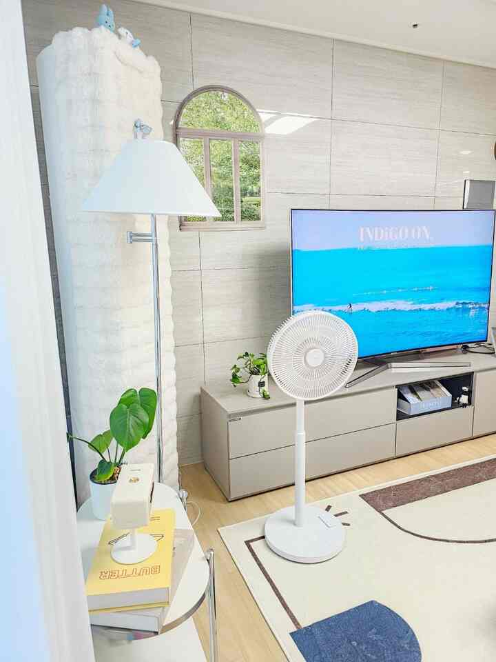 ＃五感レビュープログラムを通じて製品を提供され、直接使用してスタイリングした後期です。

スマートなAIサーキュレーター夏準備必須テム✅
ダールームピュアAIワイヤレスサーキュレータをご紹介します！

私が10日以上使ってみて蒸して残す正直後期♥

まず、ホワイトカラーなので、どこに置いても私たちの家の家の雰囲気とはよく似合いますよね？

最近のように暑い日、電気代の心配も減ります
室内空気循環＋冷房効果アップ！

リモコン、ワイヤレス、AIモード、静かさ、デザインまで！
これほどならない理由がありません。
⭐️⭐️⭐️⭐️⭐️

エアコンと一緒に入れると本物の快適で～家の中が素早く涼しく！
4つのモードでスマートでワイヤレスなので
持ち歩きながら使いやすいです。



＃サーキュレーター推奨＃サーキュレーター＃サーキュレーター扇風機＃扇風機おすすめ＃扇風機 
＃無線扇風機＃無線扇風機おすすめ＃夏の準備＃エアコンファンファン＃ダールームファン
＃ダールーム＃ダールームサーキュレータ＃AIサーキュレータ＃静かな扇風機＃20フラットアパートメント
＃アパートのインテリア＃夏のお祝い＃夏の家電＃夏の必需品 
＃リビングインテリア＃シンヒタ＃シンヒリビングルーム＃シンヒタインテリア 
#17平アパートメントインテリア 