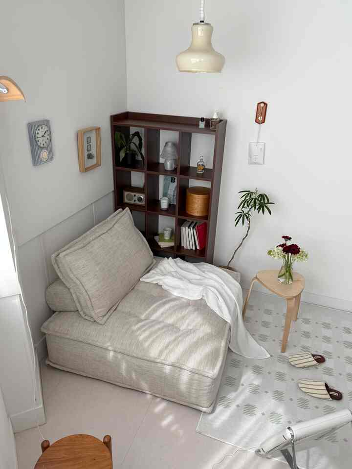 🏡＃五感レビュープログラムを通じて製品を提供され、直接使用してスタイリングした後期です。

🧘‍♀️私は王の大きなソファがこんなに楽なことを知ってしまったことを後悔しています。

✔︎サイズは1人のソファ打ちはとても大きい方です。一人で座るにはかなり君を撮ったサイズでしょうか？

左幅が広くて大人の女性二人も楽に座ることができ、体を少しだけ屈曲すれば横になることもできるサイズです。

✔︎サイズがあるので重さも少し出てくる方です。

✔︎ ショッパー背もたれは完全に取り外し可能なタイプなので、必要に応じて横、縦、対角線など楽な位置に置いてくれればいいです。

また、🔺背もたれクッションカバーは別に取り外して洗濯できましたよ。

✔︎着座感はふわふわながらもクッション感のあるタイプです。

家がもう少し広かったらもう一つ買って横に貼っておきましょう。
。
。
。
＃エレメントソファ＃モジュールソファ＃ファブリックソファ＃今日の家＃ブリッカー＃リビング家具＃リビングインテリア＃ベッドルームインテリア＃ベッドルームインテリア＃ベッドルームデコレーション＃roomdecor＃homedecor＃interiors＃cozy＃pinterst＃pinterestinspo＃家の装飾＃roomtour＃ルーム