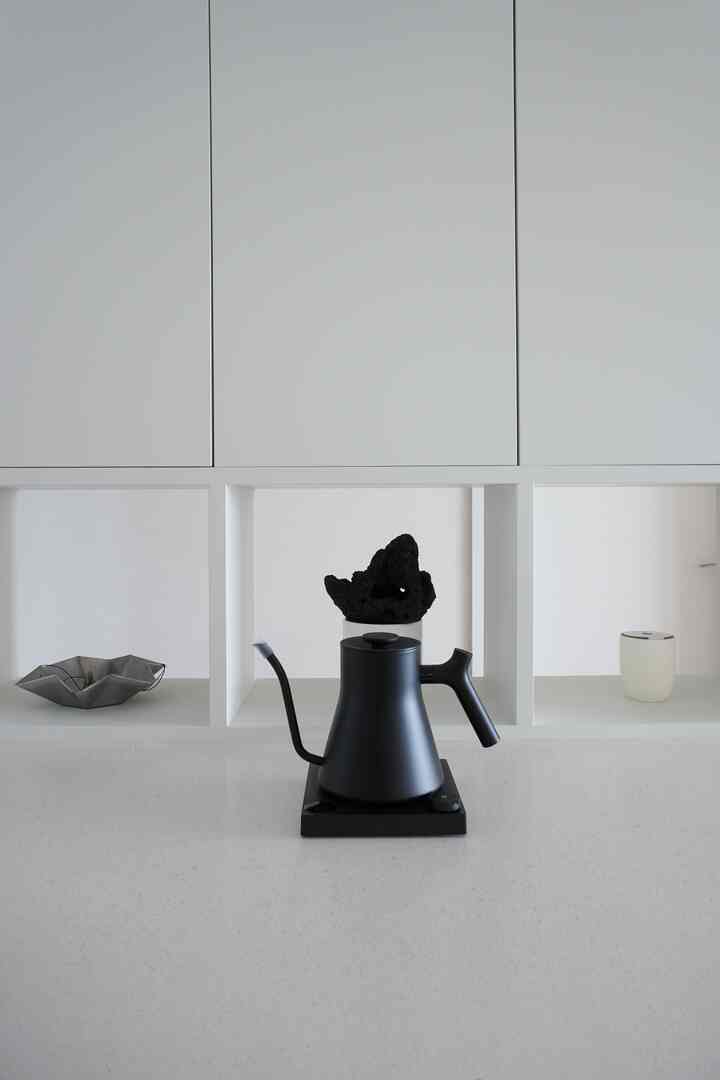 今週到着したキッチン用品🖤

古いものをまとめて
必要なものを一つずつ満たします。
新婚のような感じがしますね。

＃キッチン＃キッチンインテリア＃キッチンインテリア＃キッチン用品＃30ピエロインテリア＃フェロー＃fellow＃電気ポット＃EKGPRO＃スターウブ＃staub