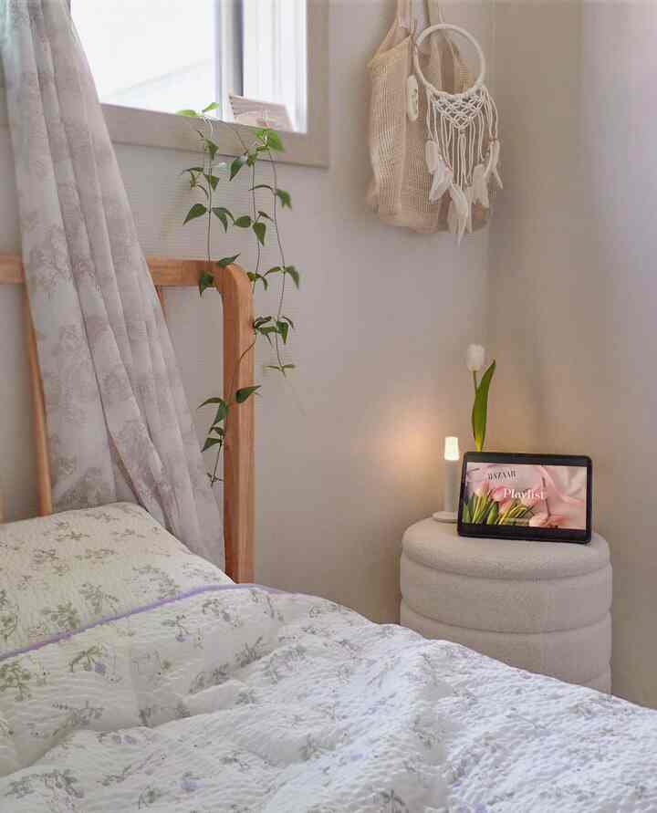 #오늘의우리집 #콘수프기록 ²

I changed the cats' room and bedroom and re-decorated them. ᐟ.ᐟ
I changed the room to a quiet and cozy one, and the cats seem to be resting more leisurely,
and I can sleep more comfortably, so we're both satisfied :)

#Today's Home #오늘의기록 #오늘의장면한컷 #여름준비 #여름이불 #시어커서이불 #여름침구 #여름침구추천 #침실 #침실인테리어 #침실가구 #퀸침대프레임 #침대프레임퀸 #침대인테리어 #침대추천 #빈티지커튼 #신혼부부 #신혼집 #신혼집인테리어 #신혼집침실 #원목가구 #원목인테리어 #원목침대 #한샘 #한샘침대 #맞팔