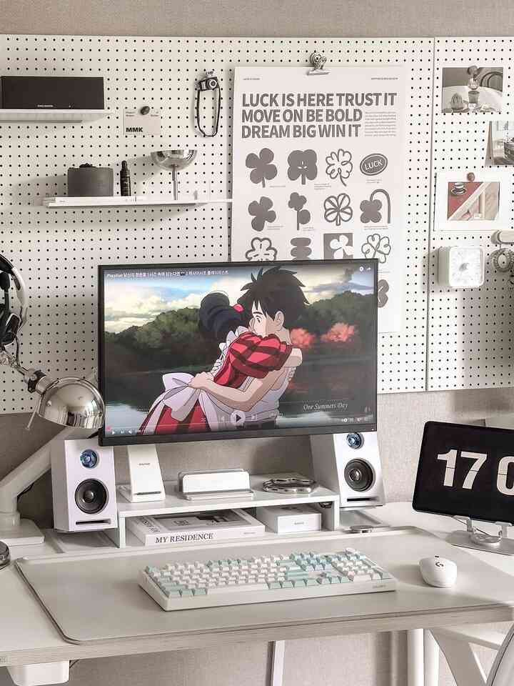 #집에서제일바빠 #콘수프기록 
desksetup ⌨️

Friday full of clouds☁️

/ Desk collection these days🖥️

Today, too, in the same spot in the picture
Finishing this week☕📄

In the afternoon, I'll go on a quick bread date,
and then I'll turn on the lights and roll around at home🕯️🥐

It was full of sunshine in the morning,
but clouds quickly settled in on Friday🌥️

It'll keep raining from the weekend☔️
But I'm still feeling good ✌🏻✨

Do you have any plans for this weekend? 🌿

📍Product information is in the profile link or DM💌

#Desk interior #데스크셋업 #커플pc #작업실 #작업실인테리어 #타공판 #타공판인테리어 #모니터암 #모니터받침대 #컴퓨터의자 #오비키데스크매트 #오비키데스크매트 #로지텍마우스 #로지텍 #로지텍키보드 #이너조깅 #이너조깅포스터 #pc방 #pc룸 #pc방인테리어 #pc방의자 

