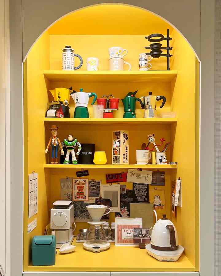 [Jacob's Home Cafe]
6月ホームカフェアップデート〜

イエローコーヒーバーで
今日もおいしいコーヒー1杯〜


＃ホームカフェ＃自宅で最も忙しい＃私たちの家フォトゾーン
＃私たちの愛情のあるテム＃コーヒー＃コーヒーマシン＃エソジョン＃ブルーインゾーン
＃イエローコーヒーバー＃イエローインテリア＃イエローポイント
＃今日の私たちの家＃仕事と仕事