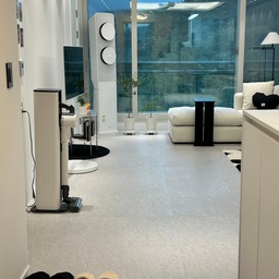 #모던대내추럴 #모던 #챌린지
얼마 전까지만 해도 내추럴이었는데 블랙앤화이트가 되면서
급격하게 모던 해져가고 있는 우리 집🖤🤍
#모던인테리어 #블랙앤화이트 #거실인테리어 #블랙인테리어 #도어매트 #발매트 #라익디스 #이씨라메종 #플루아워셔블매트 #신혼집 #신혼집인테리어 #한샘소파 #로타매거진랙 #리샘 #사이드테이블 #소파테이블 #하트쿠션 #쉐누아파리 #장조명 #에프에프컬렉티브 #알루아테이블 #알루아 #루메나조명 