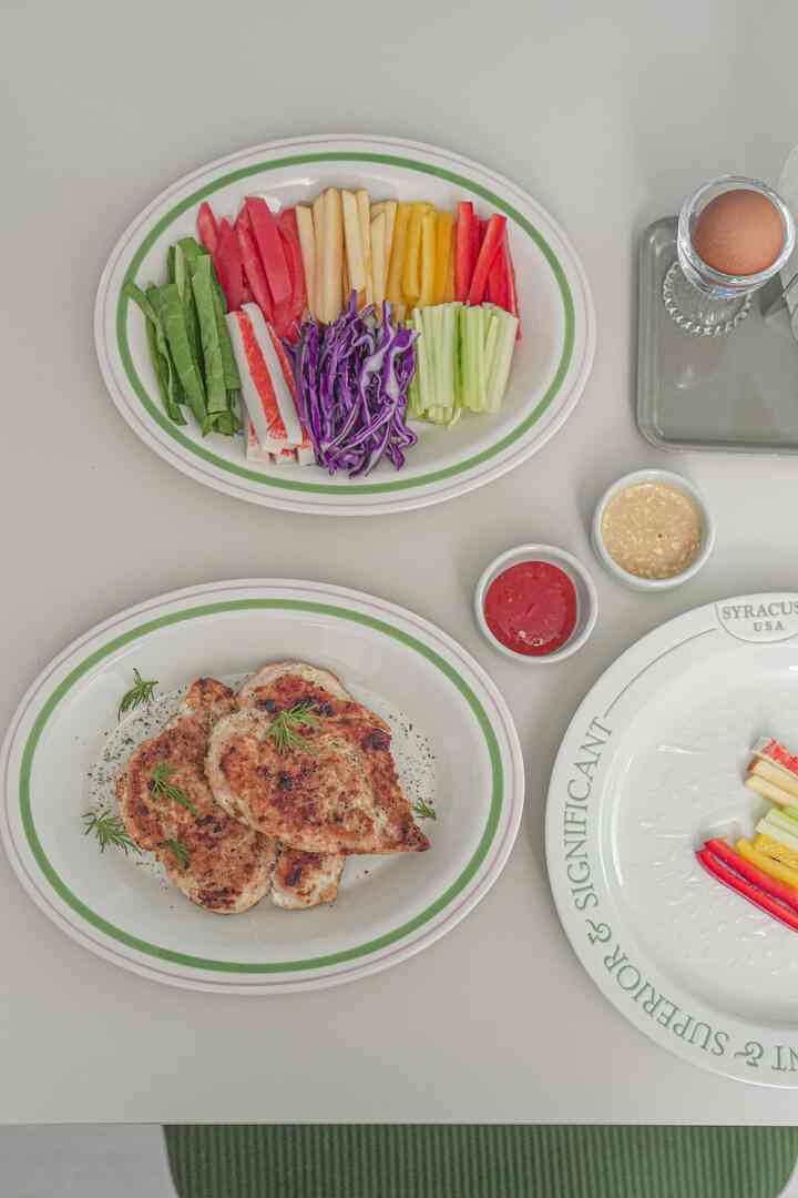 #オーホームストーリー 
バターとオリーブオイルで焼きたての鶏の胸肉
好きな野菜いっぱい詰めて見た月男サムです:)
日がますます暑くなるので、火の前で長く調理する食べ物はうまくいきません。
こんなに簡単に食べる日が多くなると思います。

それでもウォールナムサムは愛です💛
鶏の胸肉は主にサラダを食べるだけです。 
ダイエット用に出てきた製品暖かいだけ食べる
久しぶりに生鶏の胸肉を買って焼いて食べるので本当においしいですね😍
今日もおにぎりクリアです:)


#コンスープ記録 #おにぎり料理 #おうちご飯メニュー #ホームクック #ホームクックレシピ #おうちご飯レシピ #おにぎり記録 #プレーティング #オンザテーブル＃モダンハウスボウル＃シラクスプレート＃ホームブランチ 