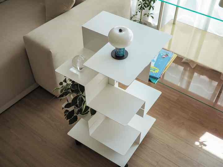 #예쁜템최고야 7月ep4。 

平和な🥕国で 
きれいな鉄製のトロリーを得てしまいました😎

万年カレンダーでフレンドリーなブランドDANESE MILANO 
Librespiral Bookcaseですが、
頑丈な鉄製トロリーブックケースラグランジ 
レアローシステムの棚ともよく合いますよ！  #트롤리책장 #잘산템 #철제책장 #철제책꽂이 #철제트롤리 #다네제밀라노 #DANESE 

