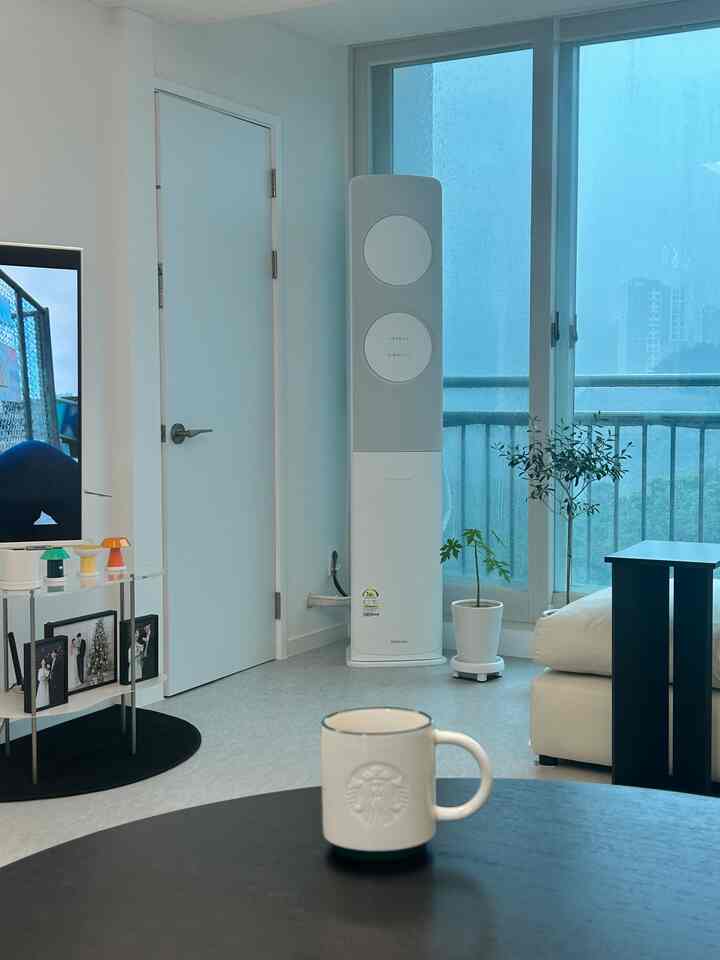 ＃今日の私たちの家＃コンスープ記録8-1

雨が降って昼もかなり暗かった日曜日の午後☔️🌧️


＃雨の日＃週末＃雨の週末＃リビングルーム＃リビングルームインテリア＃ヘズロ＃アークテーブル＃ブラックテーブル＃サイドテーブル＃ブラック＆ホワイト＃プランテリア＃ハンサムソファ＃リサム＃サイドテーブル＃ソファテーブル＃アルテーブル 