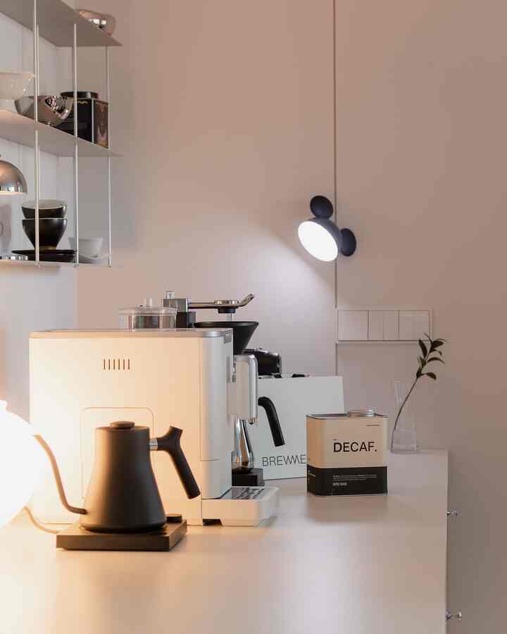 #오늘의우리집 #콘수프기록 #스페셜크리에이터

提供| #홈카페 #주방가전 #커피머신 #홈카페인테리어 #coffeeathome #walllamp #조명스타일링 #벽조명 #주방무드 #주방  #집꾸미기 #벽조명 #라디룸조명 #라디룸 #미키마우스조명 

