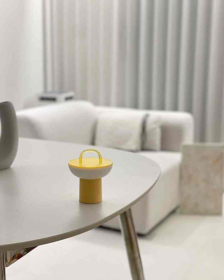 #FTC16이야기 #FTC기록  #조명추천 #수유등 #무선조명 
今日は私が愛情のこもったサイズの照明を連れてきました。
[ ルメナシリーズ中 POT-CANARY YELLOW ]
もともとはコンセントに差し込んで使うスタンド照明を4年ほど書いた
子供が大きくなって柱をつかんで揺れたり、危険な状況によく会った。
ワイヤレスですが、照明光は確実な製品を探してルメナに会うことになりました。
サイズは私の手のひらよりも小さいのに光はとんでもない照明の役割をしてくれますねー！



