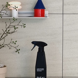 #살림살이 4 #콘수프기록 락스 없는 욕실 청소, 덴라이프 욕실세제! 🧼
요즘 저희 집 욕실 청소 담당은 바로 덴라이프 욕실세제예요! 
아이가 있는 집이라 락스 성분은 피하고 싶었는데, 이 제품은 베이킹소다와 식물성 계면활성제로 만들어져 안심하고 사용할 수 있답니다. 👍
그런데 순하다고 세척력이 약할 거라 생각하면 큰 오산! 찌든 때도 정말 깨끗하게 잘 닦이고, 우드세이지 & 씨솔트 향 덕분에 청소하는 내내 기분이 상쾌해져요. 
깔끔한 블랙 컬러와 예쁜 디자인까지 완벽해서 욕실에 두는 것만으로도 인테리어 효과가 있어요😆
#맞팔 #좋아요반사 #스크랩반사 #잘산템 #잘샀템 #추천템 #감성템 #수납템 #인생템 #육아일상 #감성육아 #망고졔욱 #덴라이프 #욕실세제 #안심성분 #베이킹소다 #식물성계면활성제 #우드세이지씨솔트 #살림템 #청소템 #욕실청소템
