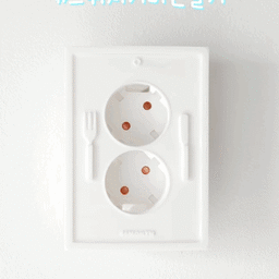 #스위치커버만들기
저희집 주방 진짜 옥의티...
코너쪽에 있는 콘센트에요.
심지어 4구...가전제품을 주방가구 위에 올려둔다면 정말 유용했겠지만,
저는 빵 구워먹을때 토스트기만 이용한다구요...😢
항상 가리고 싶었던 저 콘센트.. 저도 한번 상상해봤어요ㅎㅎ
어때요?ㅎㅎ
제가 직접 그려봤어요ㅋㅋ
색연필이 없어서..그냥 있는 형광펜으로 완성!
사실 전 4구라서 잼통 모양으로 2개 더 그리고 싶었는데, 
그림실력 부족으로 포기! 
여러분의 상상으로 그려주세요ᰔᩚ 
넘 귀여울것 같지 않나요?
 #주방 #주방인테리어 #주방용품 #주방꾸미기 #주방정리 #주방선반 #주방선반장 #코너형선반 #코너장 #신혼집 #신혼집주방  #신혼집주방인테리어 #화이트인테리어 #아파트 #아파트인테리어 #아파트주방 #맞팔 #주방템
