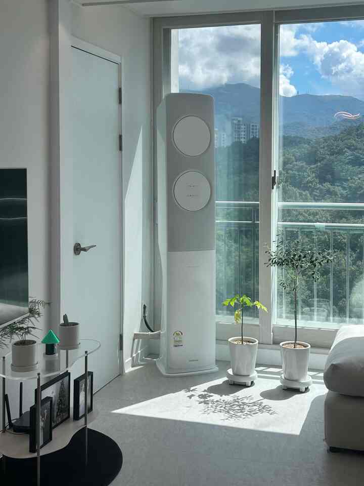 ＃かわいいテム最高屋＃コンスープ記録集9-1

朝の日差しで撮ったリビングルーム☀️

外に見える山と植物、ルメナSPACE S CONE 照明が緑緑によく合ってきてきれいです🌿💚


＃リビングルーム＃リビングルームインテリア＃フレンテリア＃オリーブの木＃パパイヤ＃ハートホヤ＃アスパラガスナヌス＃ルメナ照明＃ムードライト＃間接灯＃ミニ照明＃SPACES 