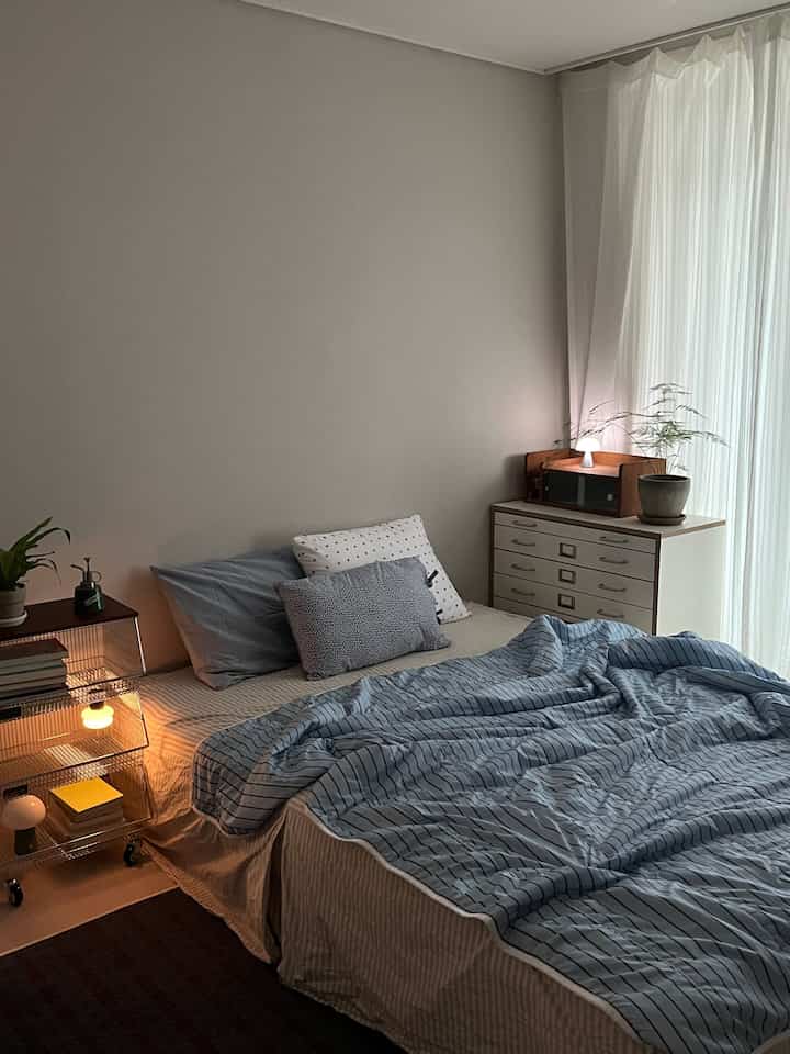 #콘수프기록집 #예쁜템최고야 Interior biru mencerahkan ruangan apa pun!
Satu selimut saja bisa mencerahkan ruangan apa pun.
Lihat ini saat mengganti sprei Anda~

#Perlengkapan Tidur #침구인테리어 #침실 #침실인테리어 #방꾸미기 #방