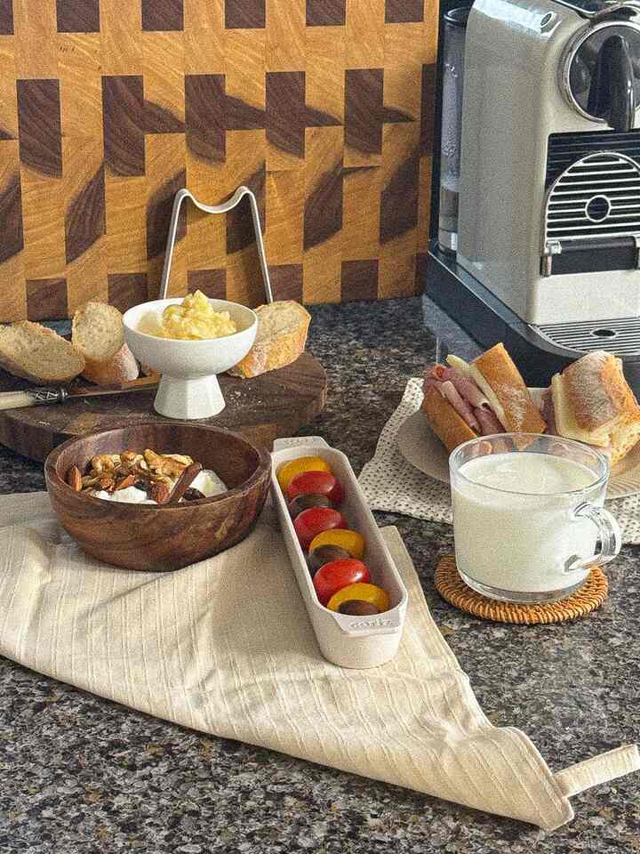 Tagged posts featuring Eunseol Matte Porcelain Pedestal Cup & Plate Set (4-Piece Gift Set) 2