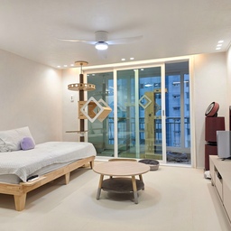 집사와 고양이가 함께 사는 집! 🏡
26평 구축 아파트 리모델링 후 집 꾸미기에 관심이 생기는중  >_<
집사의 일상 + 냥이의 하루, 같이 구경해 주세요! 💛
#구축아파트리모델링 #고양이가사는집 #구축아파트거실 #다운라이트조명 #고양이가구 