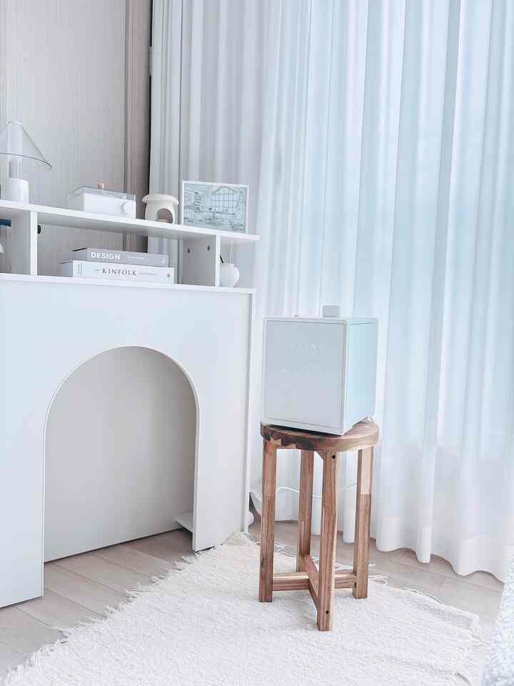 #오감리뷰 プログラムを通じて製品を提供され、直接使用してスタイリングした後期です。

🎨デザイン
ダールームピュア加熱式加湿器3Lはキューブ型の感覚的なデザインが特徴です。無駄のないホワイトトーンの外観はシンプルながらモダンな雰囲気を醸し出し、リビング、寝室、書斎どこに置いても自然に似合います。インテリア小物のようにお洒落な印象を与え、室内の雰囲気を損なうことなく調和して染み込みます。

⚙機能
この製品はBPA  #가열식가습기 #가습기추천 #다룸가습기 #다룸가열식가습기


