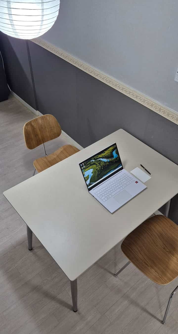 #오감리뷰 プログラムを通じて製品を提供され、直接使用してスタイリングした後期です。
今回の五感レビューを通じて紹介する製品は、ベストリビングのスカンジクロム1200 4人ポセリン トンセラミック食卓テーブル【四角1200 size、ソリッドベージュ】です！
10万ウォン前半の良い価格帯に出会えるポセリンセラミックダイニングテーブルなんてㅎㅎ