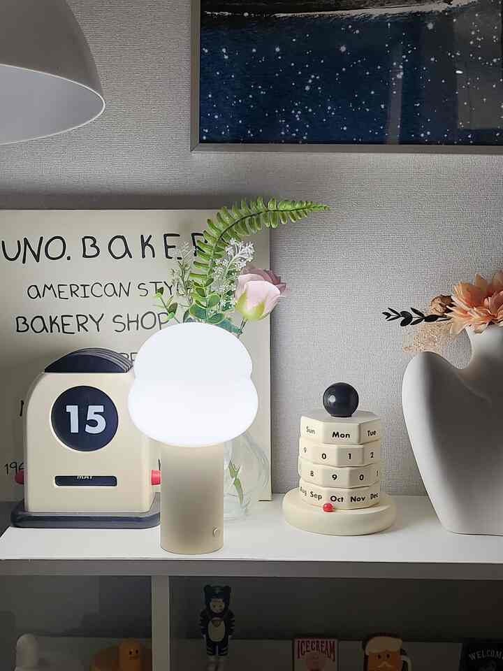 #오감리뷰プログラムを通じて製品を提供する
直接使用してスタイリングしたレビューです。


スピアノ：ARVOコニーLEDポータブルランプワイヤレスムードライト

あちこちに光を照らす照明は
本当に重要な役割を果たしているようです。

人生の大切なシーン一つ一つを包みながら
感情の日常の決意を繊細に
変化させる「ARVOコニーLEDポータブルランプ」
私の家にも来ました^^

