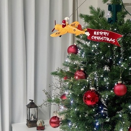 #예쁜템최고야 #콘수프기록집 크리스마스 소품들을 꺼내는 중🎄
트리 설치하고 나니 집 어딘가 숨어있던 크리스마스 소품들이 하나씩 나타나네요! 🎁
분명 어디엔가 더 있을 텐데... 어디에 뒀는지 기억이 안 나는 중이에요. 😂
크리스마스 준비가 점점 더 즐거워지고 있네요. 이번 연휴에는 더 많은 소품들을 찾아서 집을 크리스마스 분위기로 물들여야겠어요! 🎅🏼
#맞팔 #거실 #거실정리 #거실인테리어 #거실꾸미기 #육아일상 #아이사는집 #감성육아 #조명 #거실매트 #아기가있는집 #망고졔욱 #오너먼트 #아티파티 #영이오브제 #크리스마스 #크리스마스트리 #크리스마스소품 #크리스마스데코 #크리스마스꾸미기 #트리 #트리꾸미기 #트리장식 #트리조명 #트리오너먼트 #트리전구 #트리추천 #오너먼트추천 