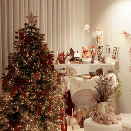 동화 속 한 장면처럼, 
로맨틱 빈티지 무드의 크리스마스 홈스타일링🧸🎄
#크리스마스에진심인편 #프리미엄오브제 #팬트리정리