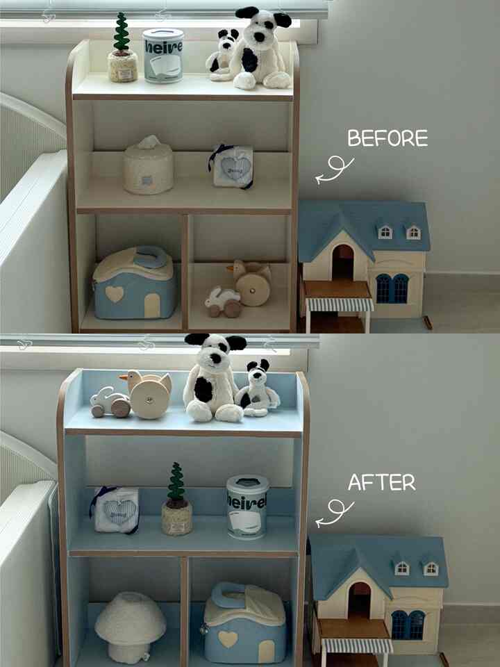 明るいブルーとナチュラルな木目調の子供用おもちゃ収納棚が配置された雰囲気のある子供部屋