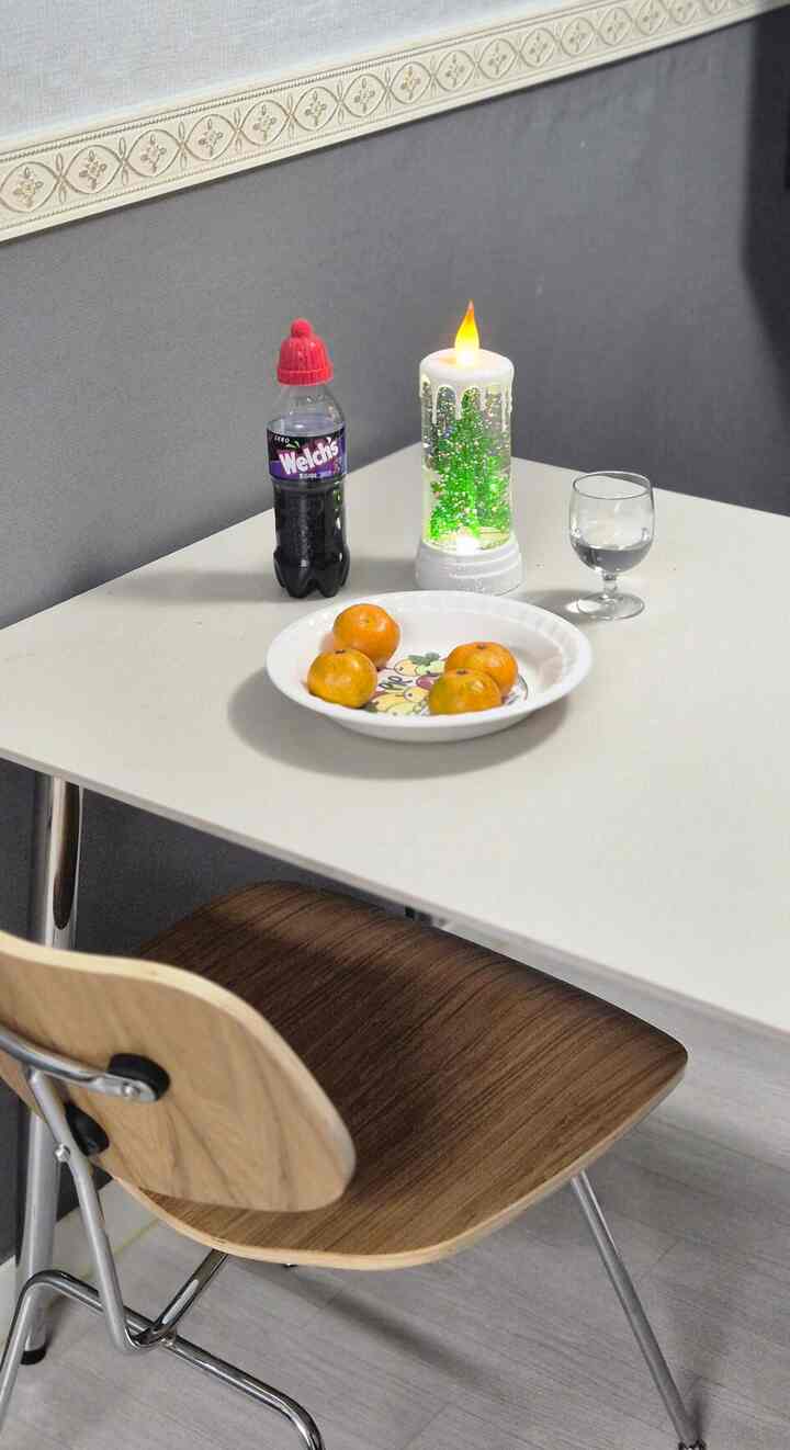 #今日からクリスマス
#4日目

＃クリスマススムーズで小さな小道具だけを少しずつ取り出しています。
写真で撮りたかった＃クリスマス小物
1) 実物がはるかにきれい #クリスマスキャンドル、 そして 
2) 赤毛毛の形の#ワイン栓です 
＃クリスマスホームパーティーになったらまたアップロードします！ㅎㅎ

＃クリスマスデコ＃クリスマスデコ＃クリスマス装飾＃クリスマスインテリア＃クリスマス準備＃クリスマスパーティー＃クリスマスサイト＃クリスマス照明＃キャンドルオブジェ＃オブジェ営業大会＃年末パーティー＃年末雰囲気＃年末インテリア＃年末ホームパーティー年末＃冬のインテリア＃キッチン小道具おすすめ