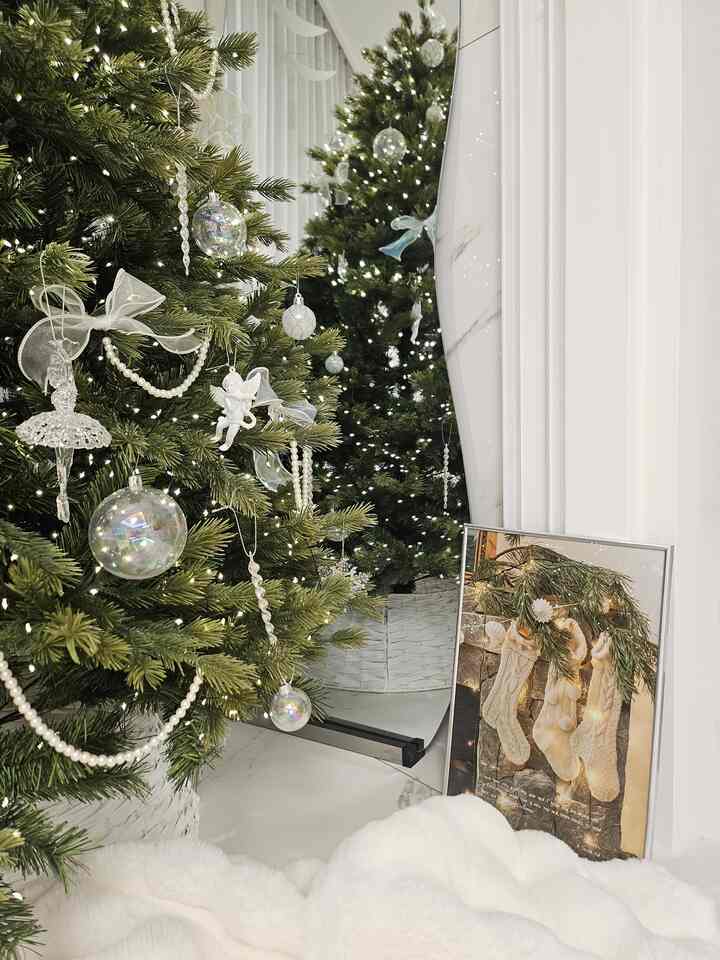 #아무트리챌린지

いつのまにかクリスマスが本物の鼻の前になりました🎄

おそらく今年のクリスマス写真は 
これが最後のようです。 
泣いているマスタードのように記録を残してください📷  #크리스마스소품 #화이트인테리어 #모듈소파 #블랭킷 #크리스마스인테리어  #액자 



