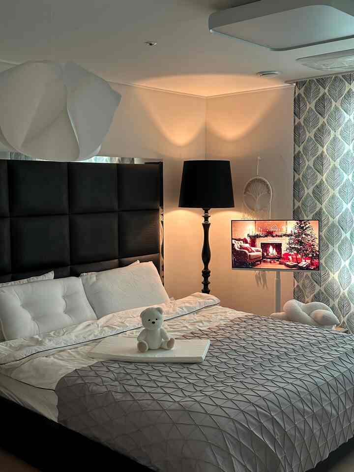 #겨울침실인테리어

Cozy blankets and cozy pillows are essential in winter.

A warm light can make your bedroom even cozier.

#BedroomDecoration #침실

#BedDecoration #집꾸미기