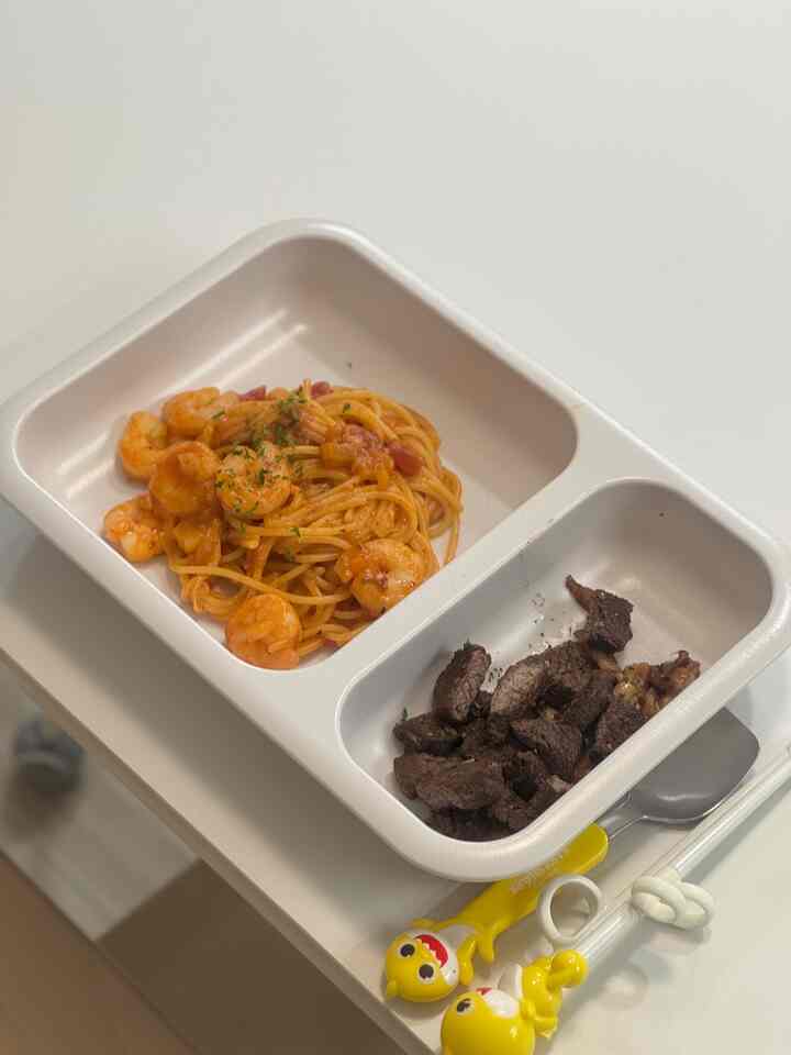 ＃今日何を食べていますか？
翌日作ってくれると約束し、牛肉と一緒に手渡してくれました。

＃今日何を食べる＃今日何を食べる＃パスタ＃トマトパスタ＃牛肉＃牛肉器具＃マンゴーチュウク＃ベビースーザー＃ベビー箸＃ベビーカップ＃モミー＃ベビープレート＃子供の食事療法＃トリップトラップ＃ストーケ＃4歳の食べ物＃赤ちゃんサメ＃赤ちゃんサメ
