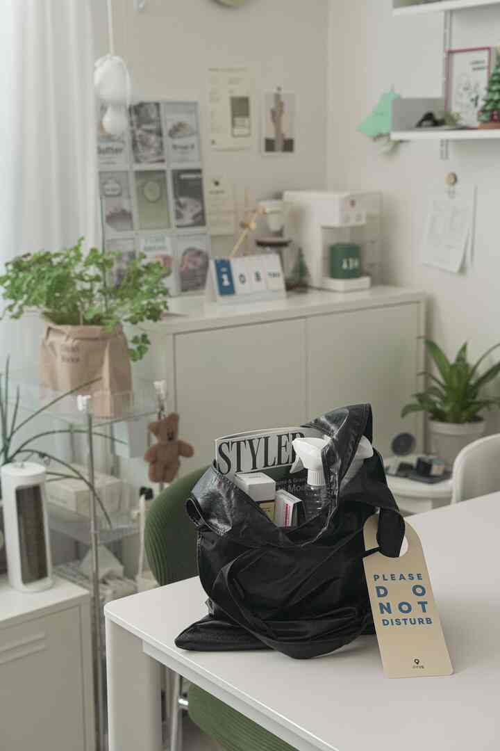 #きれいなテム 
久しぶりに受け取ったホームカンスバッグ🖤
やっぱりかなりきれいなバッグの中にホットなアイテムいっぱい込んで着きました:)

前にもホームカンスバッグを何度も受け取りました。
今回のショルダーバッグもめっちゃきれいですね！ 
ブラックカラーに軽くてフィツルマトゥル持ち運ぶのもいいと思います！


＃コーンスープレコードハウス＃かわいいバッグ＃エコバッグ＃ショルダーバッグ＃ギフト＃ホームカンスバッグ 