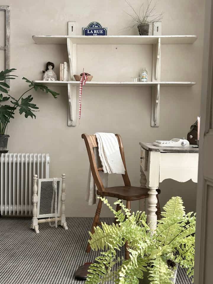 Ini adalah ulasan berdasarkan pengalaman dan penataan saya sendiri setelah menerima produk melalui program #FiveSensesReview.

Wow, hanya satu karpet cokelat kayu saja bisa mengubah suasana rumah Anda begitu drastis! 🤎

Warna cokelat kayu yang lembut tidak akan terlalu mencolok di ruangan mana pun, dan menambahkan sentuhan hangat pada rumah Anda.

Letakkan di ruang tamu yang cerah, dan akan terlihat bagus dalam foto serta mencerahkan suasana. ✨

Terlihat rapi, tetapi suasananya benar-benar hidup.

Dan inilah bagian pentingnya!

Karpet ini memiliki bagian belakang anti selip, sehingga tidak akan bergeser meskipun anak Anda berlarian,
dan tetap di tempatnya meskipun Anda menyedot debu 👌🏻

•Warna cokelat kayu (170*230)
•Nuansa vintage dan menenangkan
•Bagian belakang anti selip untuk stabilitas tambahan

Karpet yang stylish dan praktis 🤍
Lihat detail selengkapnya di Today's House (@todayhouse)!

#vintagerug #emotionalrug #livingroomrug #bybeam #livingroomdecoration #livingroominterior #rug #rugrecommendation #woodinterior #vintageinterior #vintageaccessories #interioraccessories #emotionalinterior #homestyling #cornsouprecord #cornsouprecordbook #prettyitemsarethebest