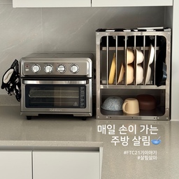 #FTC21기이야기 #FTC기록 #살림살이 
매일 손이 가는 주방 살림 🍽️
보이는 곳에 두고, 쓰기 쉽게 정리했어요.
우리 집 주방 살림을 소개합니다.
1. 아기 식기 보관 👶 🍽️
아기 식기는 꺼내기 쉽게 키친랙에 보관해요.
설거지 후 바로 정리하기 좋고,
사용할 때도 한 번에 꺼낼 수 있어서 편해요.
