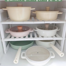 #콘수프기록집 
#현명한소비
현명한소비1
저희집 싱크대 하부장 상부장중 수납이 가장 많이 되는
곳이 구조상  앞에 냉장고가 막혀 있다보니 
겨우 문열고  물건을 꺼내는 불편함에서  벗어나게 해준  씽크대선반이에요.