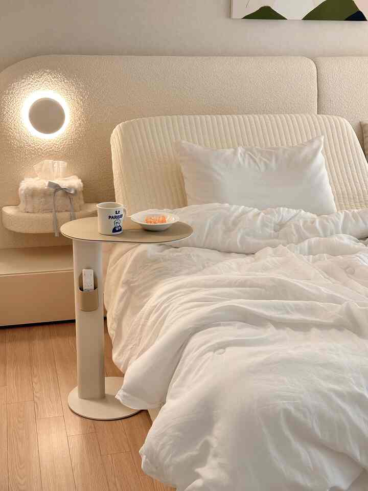 [Pilihan Editor] Mahakarya untuk Istirahat Sempurna: Meja Samping Oval Alua

Kemewahan sejati dicapai melalui detail ruang Anda. Tambahkan kepraktisan elegan ke kamar tidur Anda, tempat Anda memulai dan mengakhiri hari, dengan Meja Samping Oval Alua dalam warna 'Nuuk White,' sebuah objek kelas atas.

#Alua #alua #사이드테이블 #프리미엄가구 #호텔식침구 #모닝커피