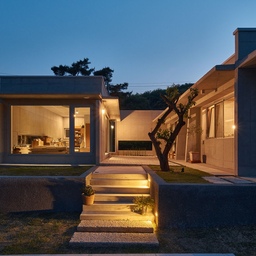 [여주 서가]
은퇴후의 집
목공방+주택
노출콘크리트 
내가 좋아하는 여주 집 :) 쵝오 !! 
Designed by 바이핸드 건축사사무소
BYHAND ARCHITECTS OFFICE
#외부 #집꾸미기 #콘크리트화이트 #콘크리트 #콘크리트집 #노출콘크리트 #노콘 #노출 #콘크리트 #건축가 #건축디자인 #건축가 #건축 #나무인테리어 #자두나무 #나무살리기 #조명 #정원 #정원의풍경 #정원인테리어 #정원꾸미기 #정원집