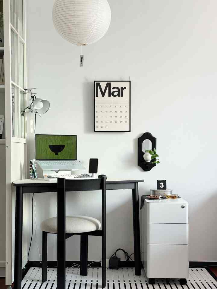 ＃五感レビュープログラムを通じて製品を提供され、直接使用してスタイリングした後期です。

デスクスペースを構成しましたか？ところで、何かが残念ではありませんか？ 
それでは、もう一度ゆっくり見てください。私のデスクゾーンにインテリアを傷つけず、むしろデスクゾーンの感度を上げるキャビネットがあるのでしょうか！

誰の話ですか？

私の話ですｗｗｗｗ どんなに整理して撮ってみても、その時その瞬間には気に入ったのに数日しか経っても何か残念でした。 
それから出会ったオールズのキューブ3段プレミアムスチールスリムキャビネット！

私のスペースにある製品は300です。 

梱包から格別です。あの本当の梱包をして感動しました。箱に当然上、下が表示されているのは当然開けたら包装を解体する方法を説明書に入れておいたんですよ。 
何をこうするまでやったのですが説明書どおりに解体するので、とても楽で本物の細心の注意を払って安全に、しかし顧客が受け取ったときに解体しやすくしておきました。本当それから感動でした。

そして思ったより重みがありました。実は軽いと思ったんです。通常、私たちが接するスチール引き出しの長さは軽くて少しはっきりしています...それはあります。そう思いましたが…

＃秋の壁＃壁のインテリア＃スペースの分離＃スペースの分離のインテリア＃デスクテリア＃スチールの家具＃キャビネット＃キャビネットの収納箱＃オールズ＃ブラックインテリア＃ノートブックマウントテーブル＃作業室＃作業スペース＃作業空間を飾る＃作業室を飾る＃オブジェクト 