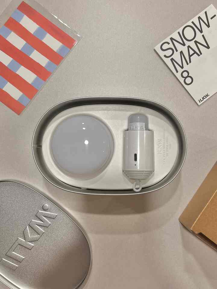 家の贈り物事前n年
プレゼントは綺麗なだけではなく、使い勝手が良くて長く覚えています
どんな贈り物を受け取ったときに最も良いと思いますか？🎁


<🌿照明>

🎁プレゼント：日光照明スノーライト
🏷️予算：3万ウォン台
👤おすすめ対象：出産プレゼント、可愛いのが好きな友達
📝おすすめ理由＆レビュー
出産プレゼント、授乳などにおすすめです。 
明るさの5段階も調整されていますが、本当に便利で暗くすると 
赤ちゃんの隣で寝ている人を邪魔することなく使うことができます。
軽くて掛けもできるのでベッド、リビング、玄関どこでも活用可能なのに
パッケージもライブラリとして書くことができ、実用的です。
デザインも可愛くてすっきりして飽きませんでした。

🎁プレゼント：レクソンミナミニライト
🏷️予算：4万ウォン台
👤おすすめ対象：跡、新婚夫婦
📝おすすめ理由＆レビュー
ワイヤレスだから場所制約なしでどこでも使えて充電一度で長く 
デザインがすっきりしていて、どんなインテリアにもよく合います。
家の雰囲気がわからないときは、白を選ぶと失敗しない安全なプレゼントです。
私は家から受け取ったのですが、贈り物をした人も満足していたので、プレゼントしました。
私もとても満足しているので、私は家にこれを与えました😊


<🌿インテリアオブジェ>

🎁プレゼント：ローラホームノートシェーカーボックス
🏷️予算：8万ウォン台/ 12万ウォン台
👤おすすめ対象：インテリアと実用的なものが好きな友達
📝おすすめ理由＆レビュー
約一日を食べる方々手！ 
ダイニングテーブルの上に置くと💊 目に見えてさりげなく食べてしまい、 
薄暗い薬箱の代わりに綺麗なシェーカーボックスとインテリア効果まであります。
結論は「薬は見えるところに置かなければ食べる」 
収納多めでこんな色味シェーカーはどこにもいないから買ったんです

🎁プレゼント：ピラセット貯金箱
🏷️予算：万ウォン大学
👤おすすめ対象：石のごちそう、銀行の贈り物、子供の家
📝おすすめ理由＆レビュー
貯金で豚が浮かび上がるのですが、実はちょっと辛いじゃないですか？
これは鍵でオープン可能でディテールまで可愛いです
プラスチック素材だから割れる心配なく長く使えて
「金持ちになろう！」しながら感謝の贈り物をする☺️
安いので軽いプレゼントで負担もありません。

🎁プレゼント：アトリエオウォルパキラ調和花粉セット 
🏷️予算：2万ウォン台
👤おすすめ対象：開業プレゼント、事業所、植物キラー
📝おすすめ理由＆使用後の植物を殺す方手！調和おすすめです🌿
クオリティの良い調和だと手形も取れていて別に手をつける必要はなく
管理が不要で長く一緒にできます。
緑がひとつで空間の雰囲気を生かして開業プレゼントや事業場にピッタリ！
私は写真を撮るときにしっかりと撮られ、この調和がとてもうまくいきます。

🎁プレゼント：イシラメゾンフルアブランケット（2color）
🏷️予算：5万ウォン台/ 11万ウォン台
👤おすすめ対象：寒さにたくさん乗る知人、私のためのプレゼント
📝おすすめ理由＆レビュー
ソファにしっかりと置くだけでもインテリア完成🛋️ 
しっかりした素材なので、しわがなく暖かく覆うのが好きです。
実用性と感性を同時につかんだアイテムなのでしょうか？
イ・ラメ種売り場にラグを買いに行ったこれも買ってきました。
安殺数のない両面フラワーパターンです

🎁プレゼント：マルティンステン歯ブラシ鉛筆アレンジ
🏷️予算：9千ウォン台/ 1万ウォン台
👤おすすめ対象：鉄テリアに狂った者
📝おすすめ理由＆レビュー
鉄テリアテムで完全きれいなのに素材も304ステンに
全部が開いているので、魚はいません。
湿気の多いトイレでこれだけの鉄テリアテムありますか？
価格も9000ウォンから10,000ウォンまでの軽い贈り物におすすめです。


<🌿食器類ホームストランテム> 

🎁プレゼント：オーデンセエスカクフボール
🏷️予算：4万ウォン台
👤おすすめ対象：フードプレーティングに心からの友達
📝おすすめ理由＆レビュー
質感が高級で実物がはるかにきれいなボウルですよ🍽️ 
汁、パスタ、サラダなど多彩な色味の食べ物を盛り込んでみてください
これ一つだけでも存在感が最高です。
私のお金を与えて買うのは高価で、誰が私にプレゼントをしたら
完全に満足しているようです。

🎁プレゼント：リイゼパディングカップ（4color）
🏷️予算：4万ウォン台
👤おすすめ対象：ブラックにクレイジー
📝おすすめ理由＆レビュー
ギフト包装はきれいにプレゼントするのに最適です。
オール凸凸パディングデザインがポイントなので、残しても感性テムですよ☕ 
マグカップで書くのもいいし、おやつを入れたり、オブジェとして活用するのも好きだから 
実用+インテリア両方満足するアイテムです。

🎁スヌーピーヴィンテージマグカップコペル4Pセット（2color）
🏷️予算：2万ウォン台
👤おすすめ対象：ヴィンテージ、スヌーピー、トレードスタートの友達
📝おすすめ理由＆レビュー
最初の痕跡のときめきは家の家+ホームストアではありませんか？
きれいな食卓にきれいな食器類で食べ物もきれいに食べられますよ
王様だから王可愛いスヌーピーかぴったり！見える大規模なパッケージに
4P構成も入っており、この価格で見えません。
スヌーピーがヴィンテージのマグカップとボウルスーザーが可愛いです。

🎁イタリアピンティノックス4ティーンカトラリーブランチ6種セット
🏷️予算：4万ウォン台
👤おすすめ対象：フードスタイリングに心からの友達
📝おすすめ理由＆レビュー
どこにでも似合うデザインに 
取っ手の陰刻ディテールがきれいなカトラリーセット
好きな構成を選んで1ピースずつ 
5000ウォン - 1万ウォン台で購入可能であることも魅力的です

🎁プレゼント：メゾンドモリヴィラートステンワイヤーバスケット
🏷️予算：9千ウォン台/ 1万ウォン台
👤おすすめ対象：鉄テリアに狂った者、私のためのプレゼント
📝おすすめ理由＆レビュー
ステンワイヤーバスケットフルーツやスナックを入れておくのに最適です。
304ステンだから錆びる心配がなくて長く一緒にできますよ
ここにみかんのほんの少しだけを入れたのはとてもきれいです。
軽いプレゼントにおすすめです


<🌿香り>

🎁プレゼント：ヘラオムスキンローションセット
🏷️予算：6万ウォン台
👤おすすめ対象：香りの良いスキン、ローション好きな男（彼氏、夫）
📝おすすめ理由＆レビュー
香りは本物の本物が好きで、引き続き任せたいです🤎 
香に敏感な夫が何年もこれだけ書く理由がありますよ！ 
スキン+ローションにサンプル構成まで知り、パッケージも高級 
プレゼント用に満足度の高い構成です。

🎁プレゼント：タンバリンズパフュームドハンドウォッシュカモ
🏷️予算：3万ウォン台
👤おすすめ対象：香りに敏感な人
📝おすすめ理由＆レビュー
家の中で男の知人がトイレを使ってどこで買ったのかと聞くほど
使用後残響が長く残り、次のユーザーまで配慮（？）してください。
トイレどんどん入りたいお香にヘトラスディフューザーとセットみたいです
残響は本当にです、あなたは好きではありません。
香りで癒す友人がいるなら、これはお勧めです。

🎁プレゼント：ヘトラスディフューザー
🏷️予算：2万ウォン台
👤おすすめ対象：家、出産ギフト
📝おすすめ理由＆レビュー
プレゼント受け取って見て満足して私も知人のプレゼントした製品ですよ🤎
香りが贅沢でほのかに広がって負担がなく、パッケージも綺麗で 
価格に比べてはるかに高級に見えるコスパのプレゼントです。


＃家がプレゼントを辞める＃フルーツバスケット＃鉄テリア＃シェーカーボックス＃クマの貯金箱＃パッド入りカップ＃オーデンセボウル＃イシラメゾンブランケット＃イケアビリー＃調和鉢
























