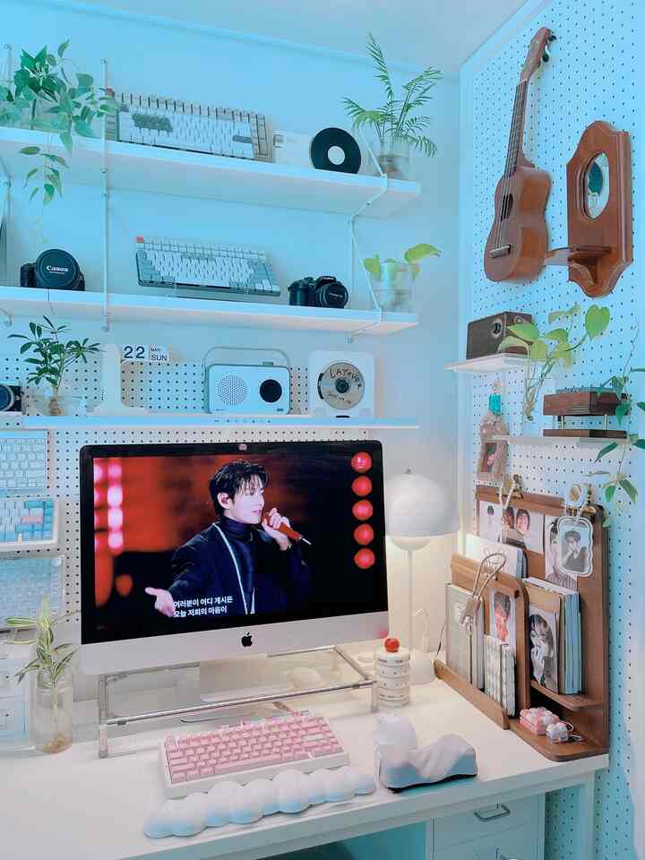 ＃コンスープ記録集＃今日の私たちの家

Netflixで防弾カムバックライブを見る💜

ビボニはいいですね✨ 
舞台長のライブちゃん🤭

＃ドクジルゾーン＃ドクジル＃防弾少年団＃bts＃ビュッグ＃デスク＃デスクインテリア 