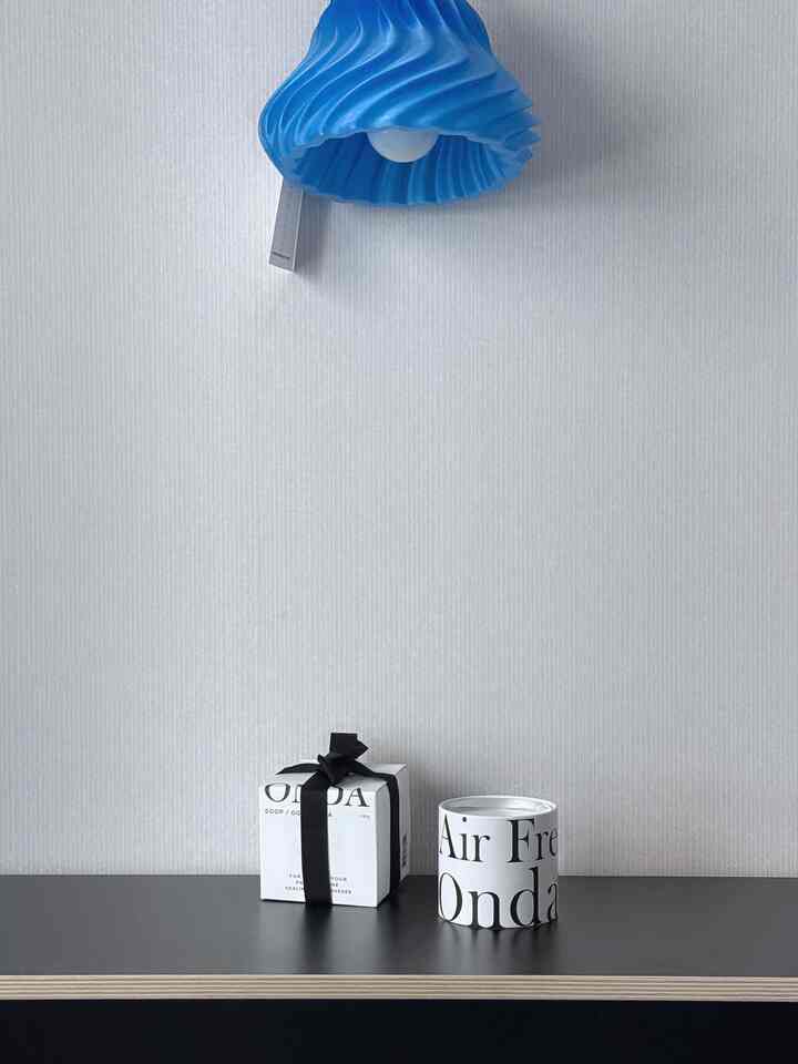 #きれいなテム最高屋 #コンスープ記録集 来る森 固体消臭剤はチンケースデザインだから、ただ取り出しておくだけでも小物のように見え、別に隠しておく必要なく自然に空間に置くことになりました。ふたを開けると烏龍茶の香りがほのかに上がるのですが、香りが強くなくて生活空間で書く負担のない方です。

子どもある家なので消臭剤は気になる方なのに、有害物質不検出テスト済みの製品なのでその部分も大丈夫でした。固体タイプなので、もしかしたら倒れても注がれる心配のない点も楽でした。
成分、デザイン、お香まで全部気に入りました。

＃子供部屋＃子供部屋インテリア＃子供部屋飾り＃子供部屋照明＃子供部屋照明おすすめ＃ポイント照明＃メランランプ
