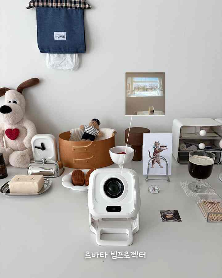 #콘수프기록집 #인테리어노하우

私の家を映画館に変身させてくれるよサンテム❤️
我が家には大きなテレビの代わりにサムテンバイミだけ置いて暮らして、
時にはリビングでもっと大きく見たい日がありました。
