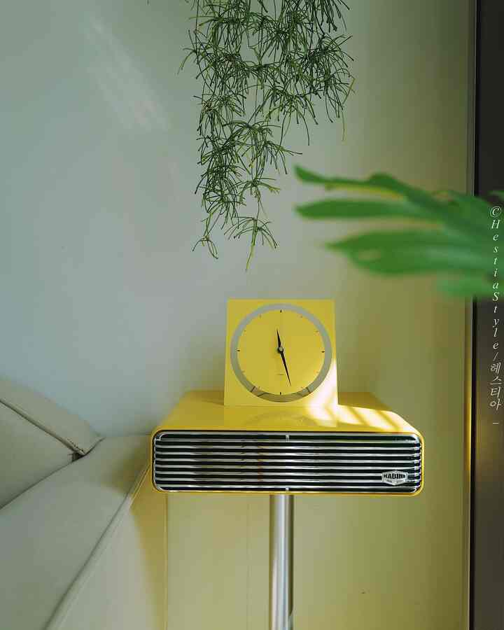 ＃今日の私たちの家2＃コンスープ記録集
11時を超えると、日差しが短くなる東南郷の家
私たちのリビングルームですが、黄色の色の小物や家具に
緑の植物が一緒にくれるので全然残念ではありません！

小さな部屋にあった家具をリビングルームに連れて行って
新しく再配置するのはとても上手すぎました〜

＃リビングインテリア＃今日の家＃ランソンハウス＃ミニマルライフ 
＃リビング風景＃窓辺のインテリア
＃穏やかな午後＃ハウスコックヒーリング＃今日の庭 


