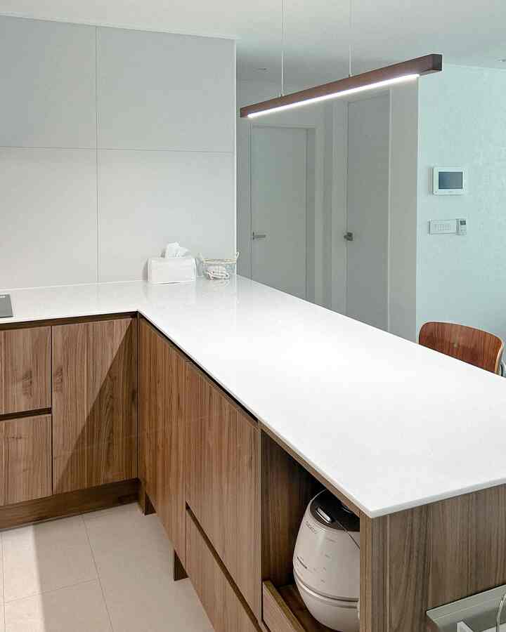 お気に入りのキッチンのビュー🤎
ミニマリストを追求していますが、最近の買い物の欲求と毎日の
きれいなことが多すぎて主体しにくい最近ですね:)


＃キッチンインテリア＃ホワイトウッド＃30平台キッチンリモデリング＃構築リモデリング＃ホワイトトーンキッチン 
＃休憩ケース＃鉄製バスケット＃インダクション＃ハーツフード＃スクエアフード＃カミノフード＃カップボード＃アグリアブリー＃カップシェルフ＃オーロラパビア＃大理石テーブル＃パンダント照明＃フィルム建設＃イェリムフィルム＃キッチンアクセサリー＃ファミリー＃ファムテム＃パーソナライズされた歓迎＃コミュニケーション＃コンスープ記録集＃今日の私たちの家 