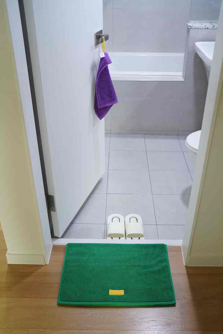 我が家のトイレにもすごい春がやってきました。 
さりげなく緑色のバスルーム発売に交換してくれました。 
鮮やかな色味とふわふわの肌触りで 
気持ちよく洗いに行きます。 

従来でもタオルのように簡単に洗える発売マット 
私は使用しました、 
発売に交換すると吸収力が良くなり満足しています。 

雰囲気変身も良いですが洗濯管理も楽でおすすめですよ〜 
きれいで清潔な仕上げでバスルームだけでなく 
玄関中門発売としてもよく、キッチン発売としても 
活用するのが好きです。 

＃バスルーム発売マット