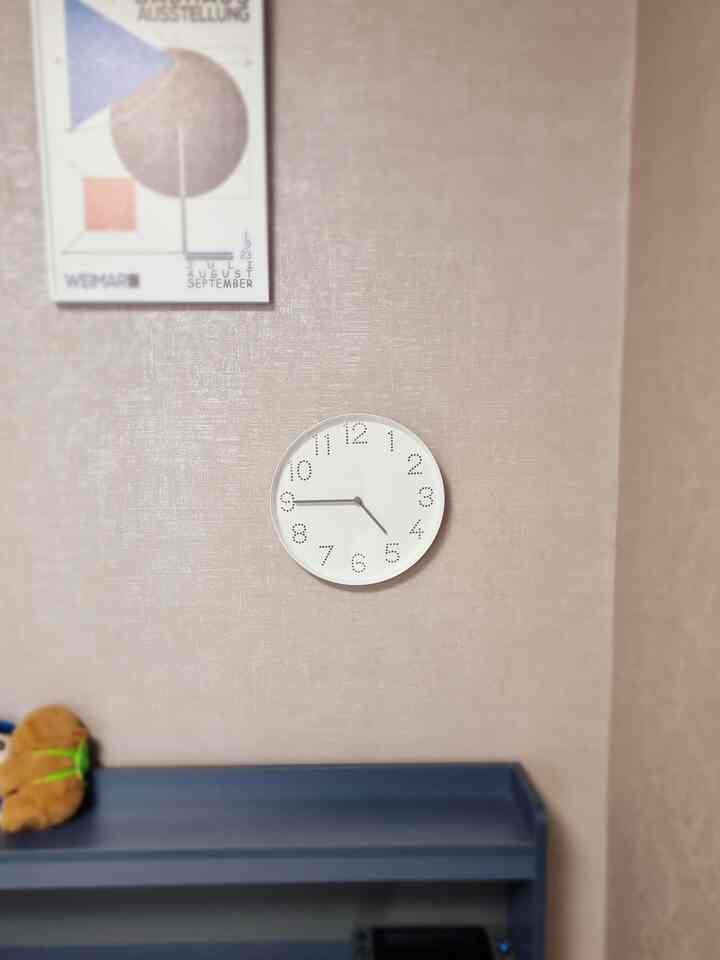 🤍イケア - トロンマ壁時計25cm🤍

さりげないすっきりとしたホワイトデザインの「トロンマ壁時計」

無騒音で時計も本当に軽くて、私はピッコピンでとても安定しています。 

よく歩いていました〜

✔デザインも好きですが、価格も本当に良いです🥰

今産地2年ほどになりましたが、故障なくとてもよく書いています〜

2 ＃嬉しいテム最高屋＃コンスープ記録集 ＃今日の家＃イケア＃トロンマ＃壁時計＃アイバンインテリア＃ホームスタイリング＃家具＃インテリアアクセサリー＃家の飾り＃飾り＃IKEA #壁時計 