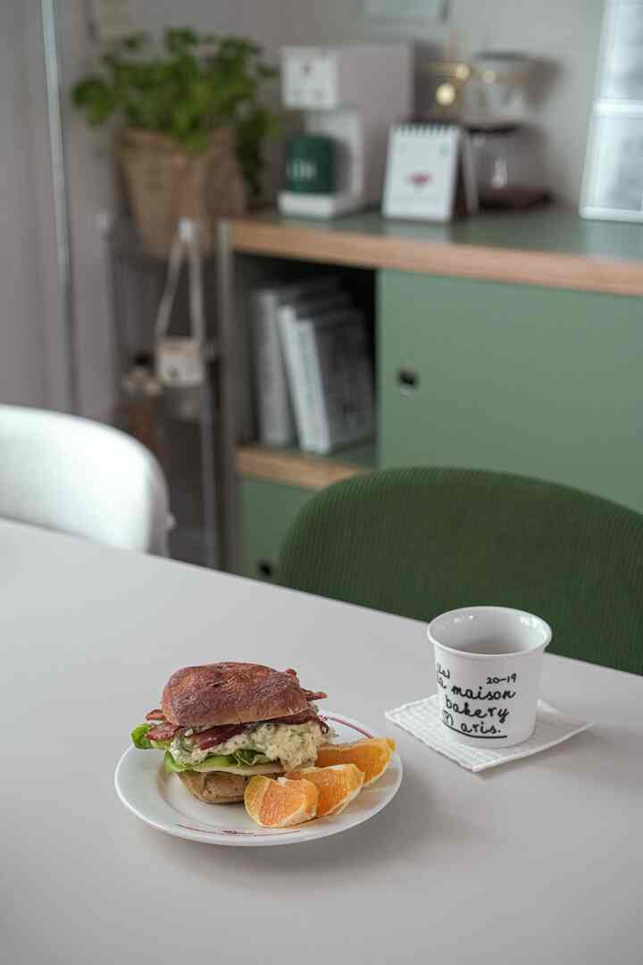 #今日の私の家 
久しぶりにサンドイッチ一食:)
パンの順だから、パンが一緒にする料理は好きです。
それでも管理してみましょう、、、、 
抵当たんぱく質バゲットパンで作られた卵ベーコンサンドイッチです。
お気に入りのカップにハンドドリップコーヒー1杯
週末のブランチをじっくり楽しんでください🤎

＃コンスープ記録集 