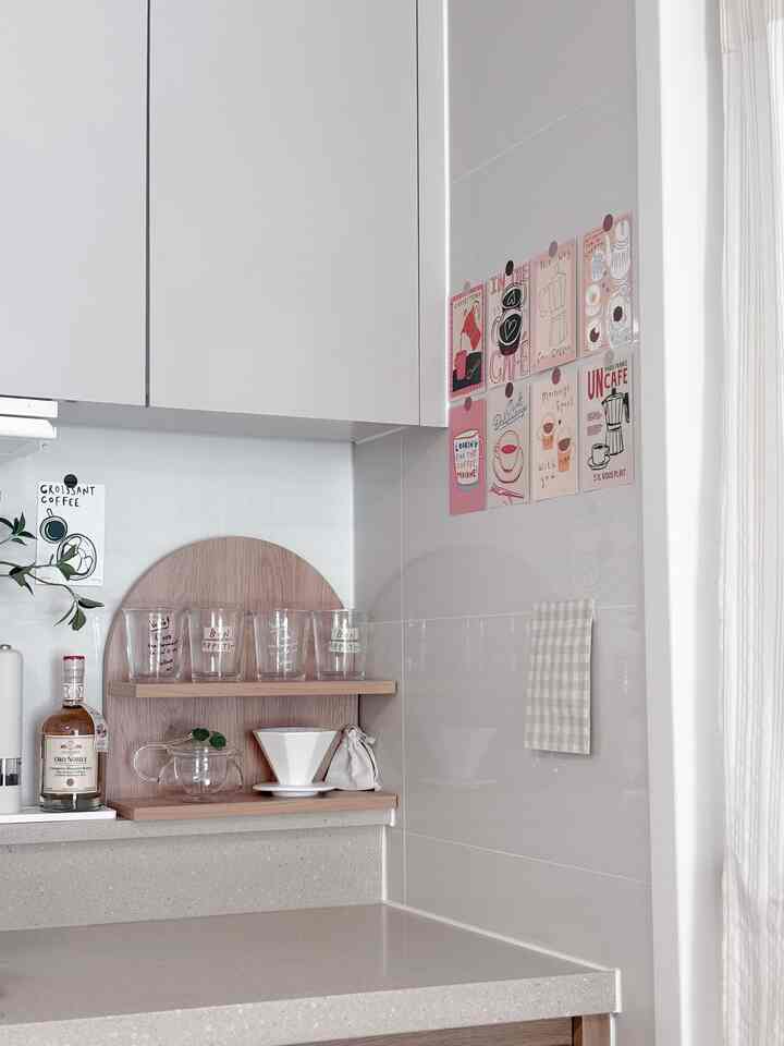 キッチンスイッチも今は行かなければなりません！

キッチンは整理しても変です 
生活感が先に見える時がありますか？ 

私の家はキッチンが特にタイルの壁だからです。 
ランプスイッチがより鮮明に飛び出して 
ずっと気になりました。 

だからベルクロタイプ 
スイッチカバー1つ貼ってみましたが、 
これ一つで雰囲気が大きく変わりました。 

持ち上げる必要なしに上から 
すぐに押しても作動して使用感もそのままです。 

大きな変化がなくてもきれいなキッチン作り、  #주방인테리어소품 #주방꾸미기 #감성주방 #감성주방인테리어 #예쁜템최고야 #인테리어노하우 #콘수프기록집 